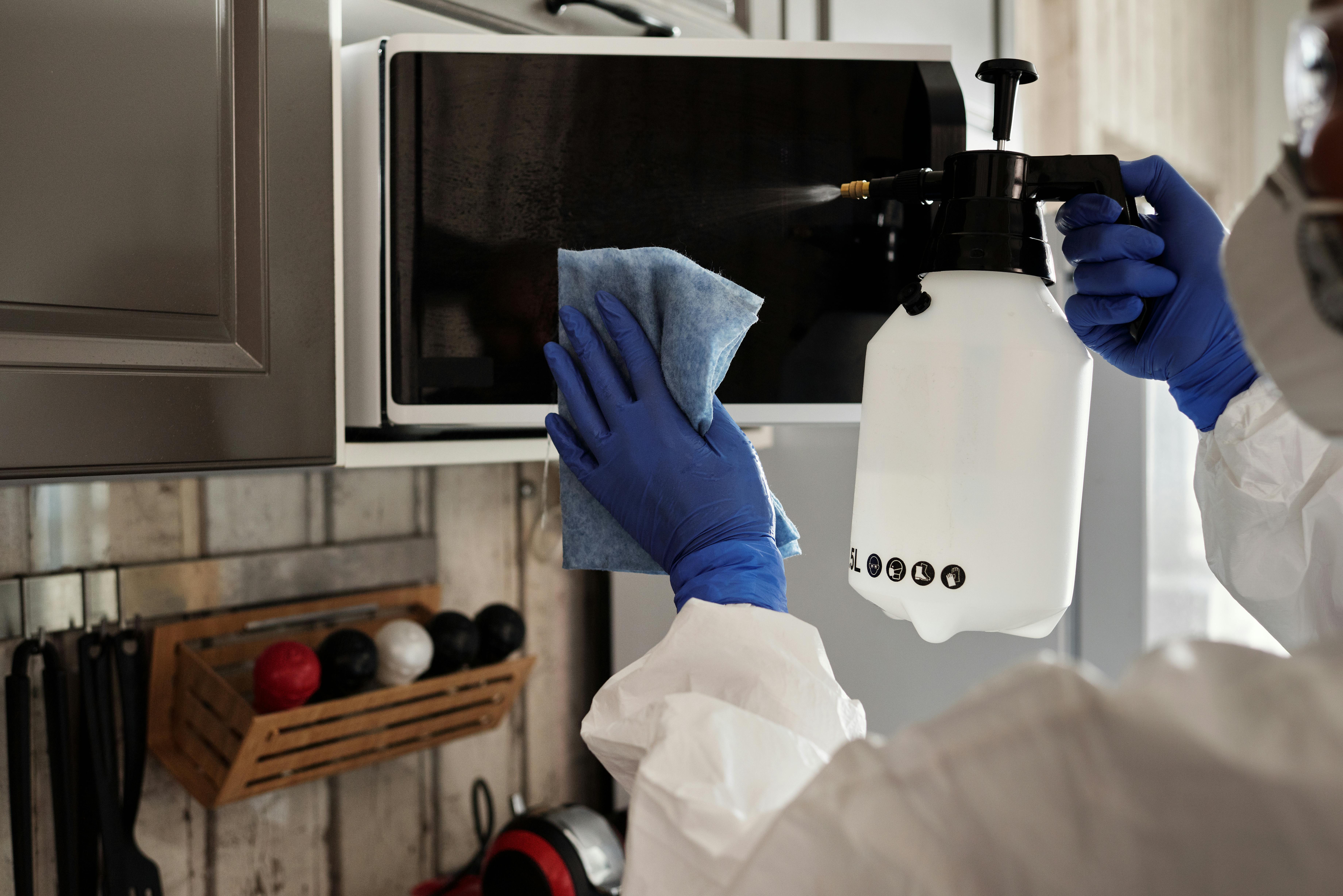 Kitchen Degreasing in Jumeirah Villa – Steam & Cabinet Cleaning